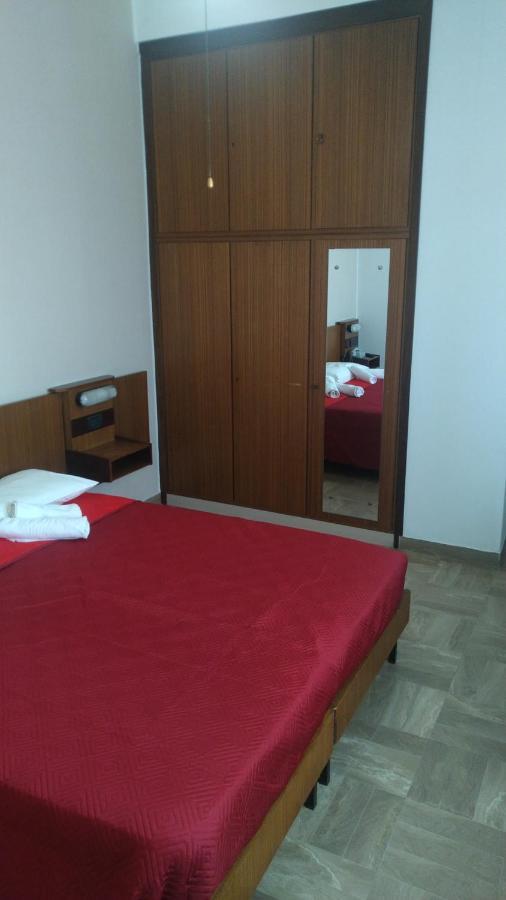 Hotel Luca リミニ エクステリア 写真