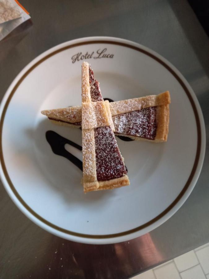 Hotel Luca リミニ エクステリア 写真