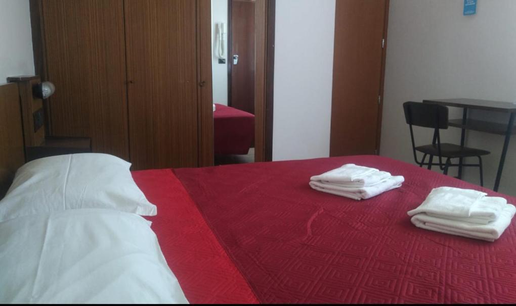 Hotel Luca リミニ エクステリア 写真