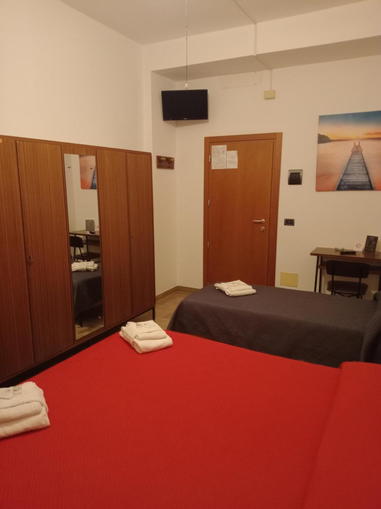 Hotel Luca リミニ エクステリア 写真
