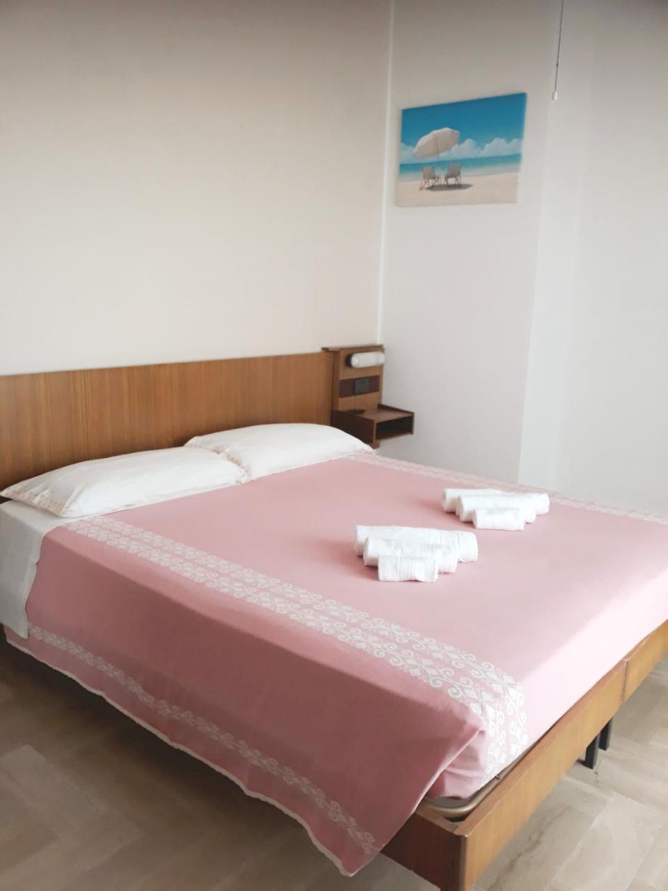 Hotel Luca リミニ エクステリア 写真