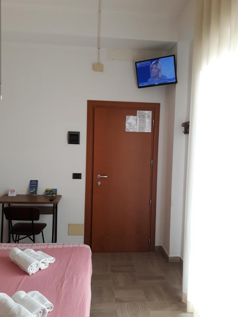 Hotel Luca リミニ エクステリア 写真