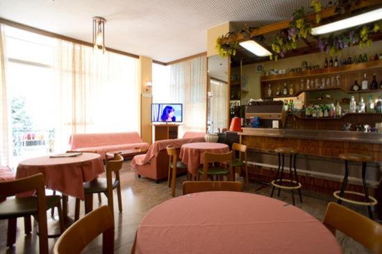 Hotel Luca リミニ エクステリア 写真