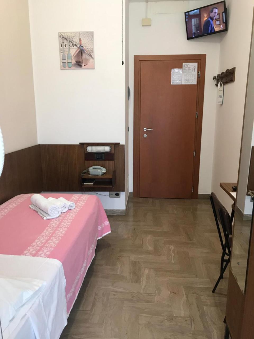 Hotel Luca リミニ エクステリア 写真